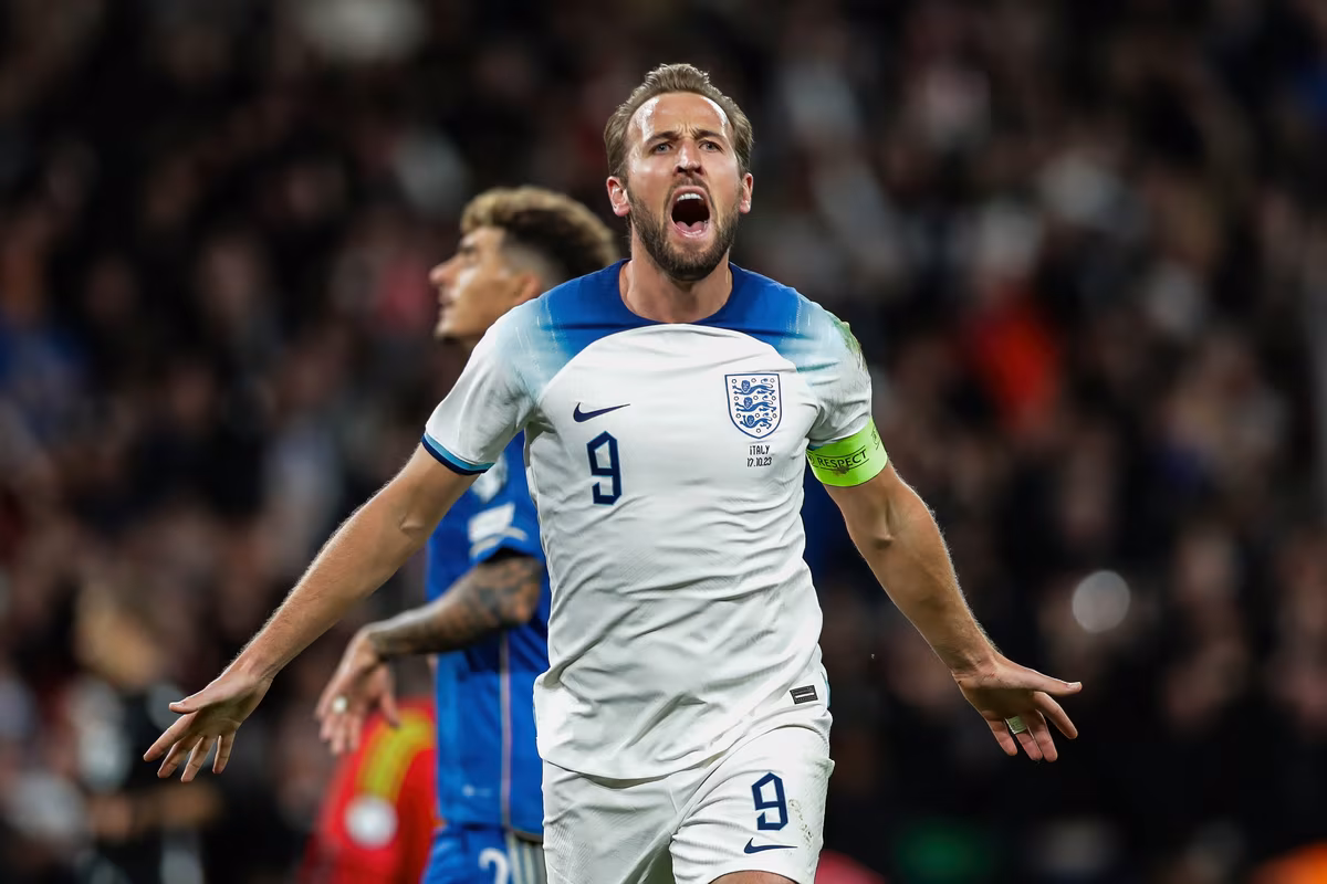 Harry Kane of England celebrates vs Italy