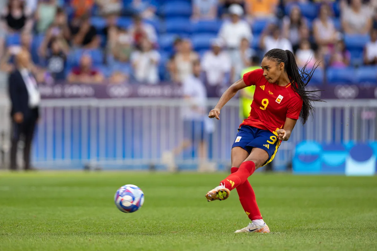 Salma Paralluelo player to watch