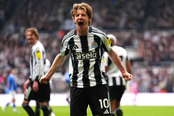 Latest transfer news today: Saudi striker offered PL return as Chelsea eye &pound;50m midfielder