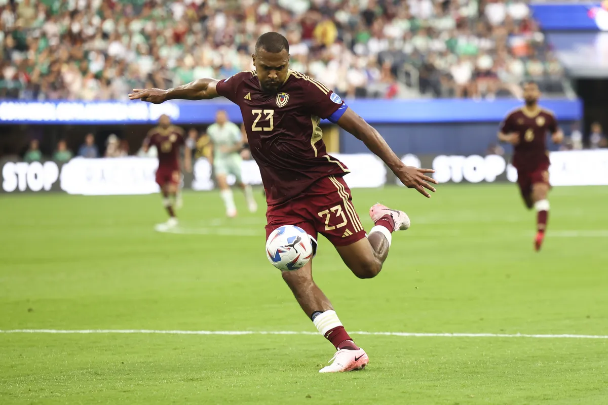 Salom&oacute;n Rond&oacute;n player to watch