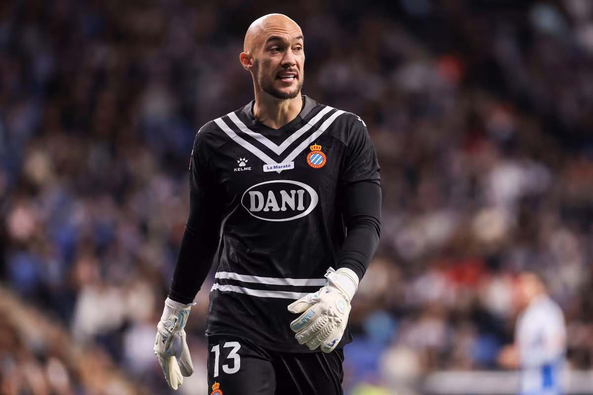 Marko Dmitrovic of Espanyol dressed in black kit. 