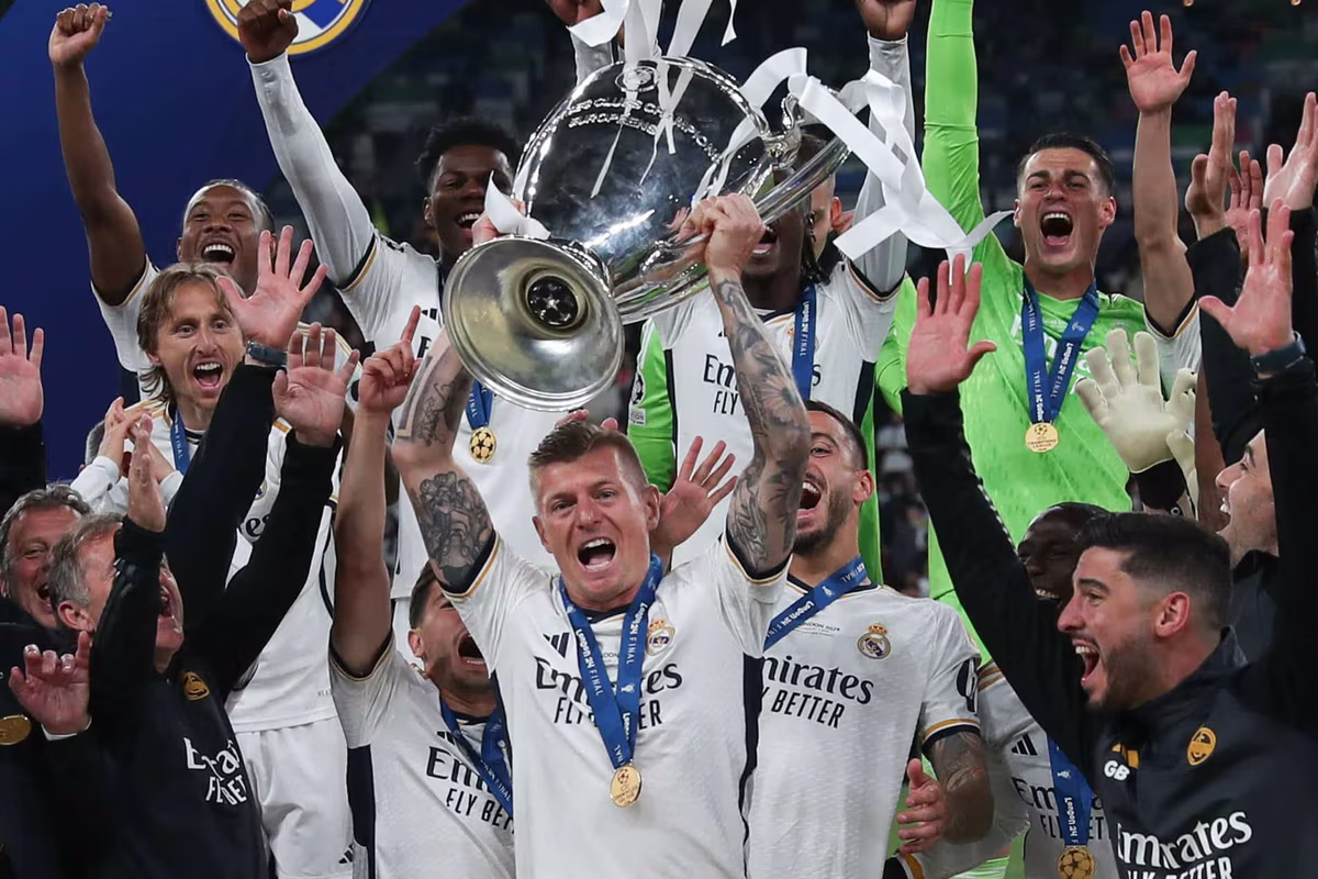 Real Madrid lift UCL trophy
