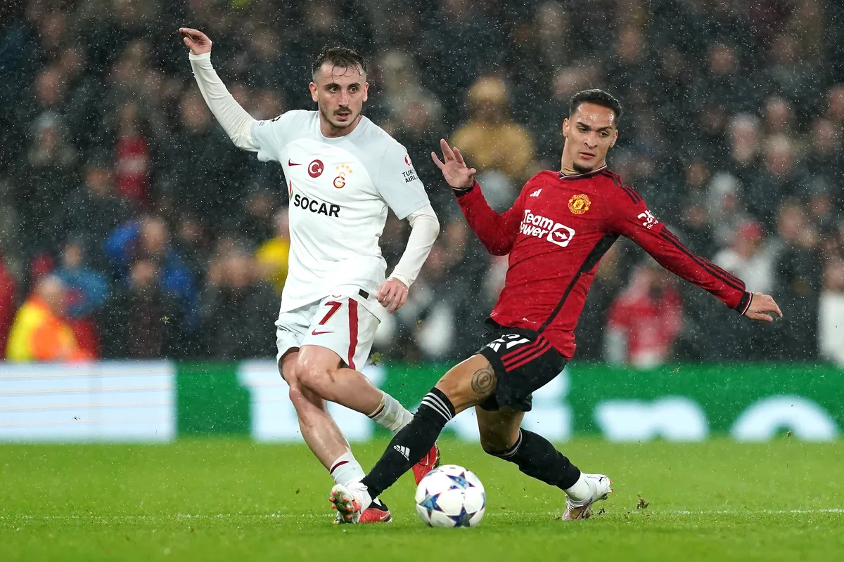 Manchester United's Antony (right) and Galatasaray's Kerem Akturkoglu