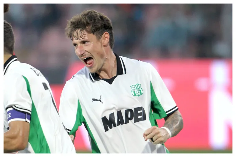Andrea Pinamonti celerbrating || Imago