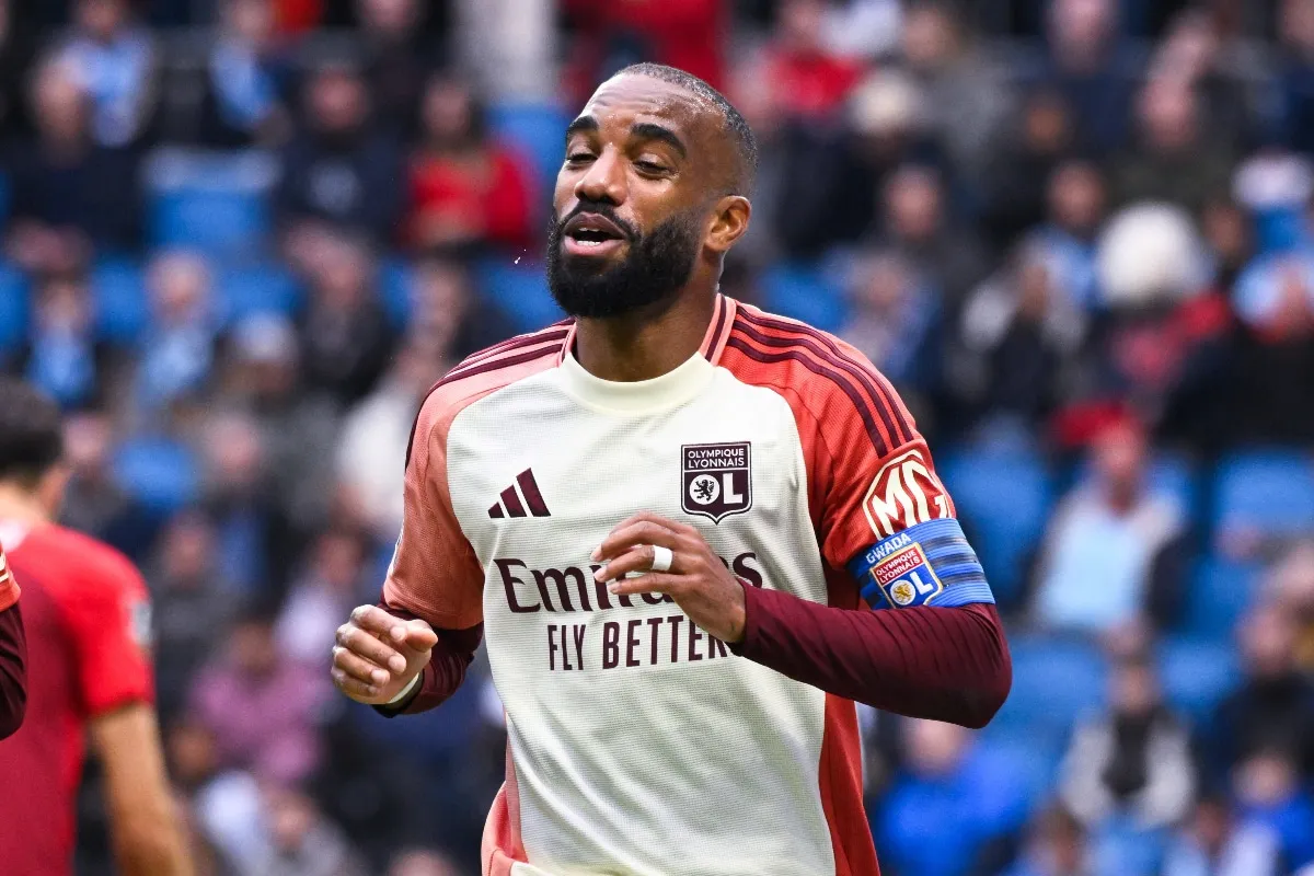 Real Madrid eye Lacazette transfer? Los Blancos prepare &euro;5 million offer: Whisper+ verdict