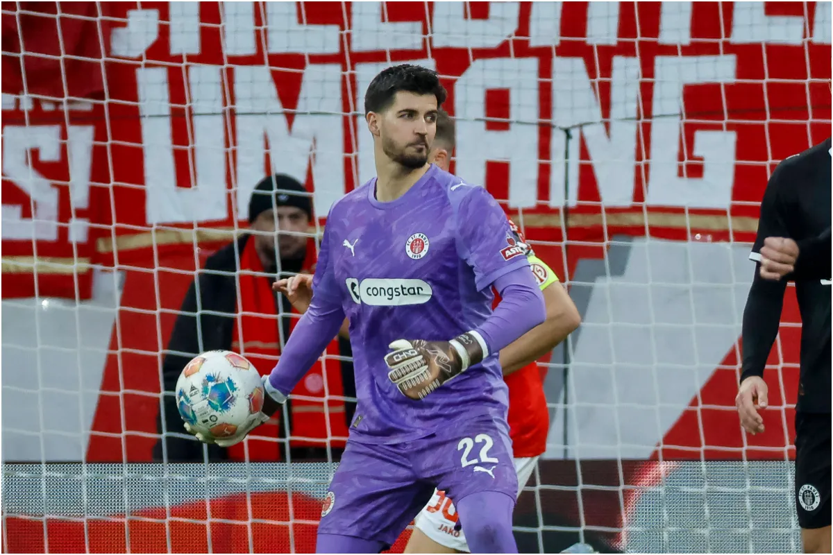Nikola Vasilj of St Pauli.