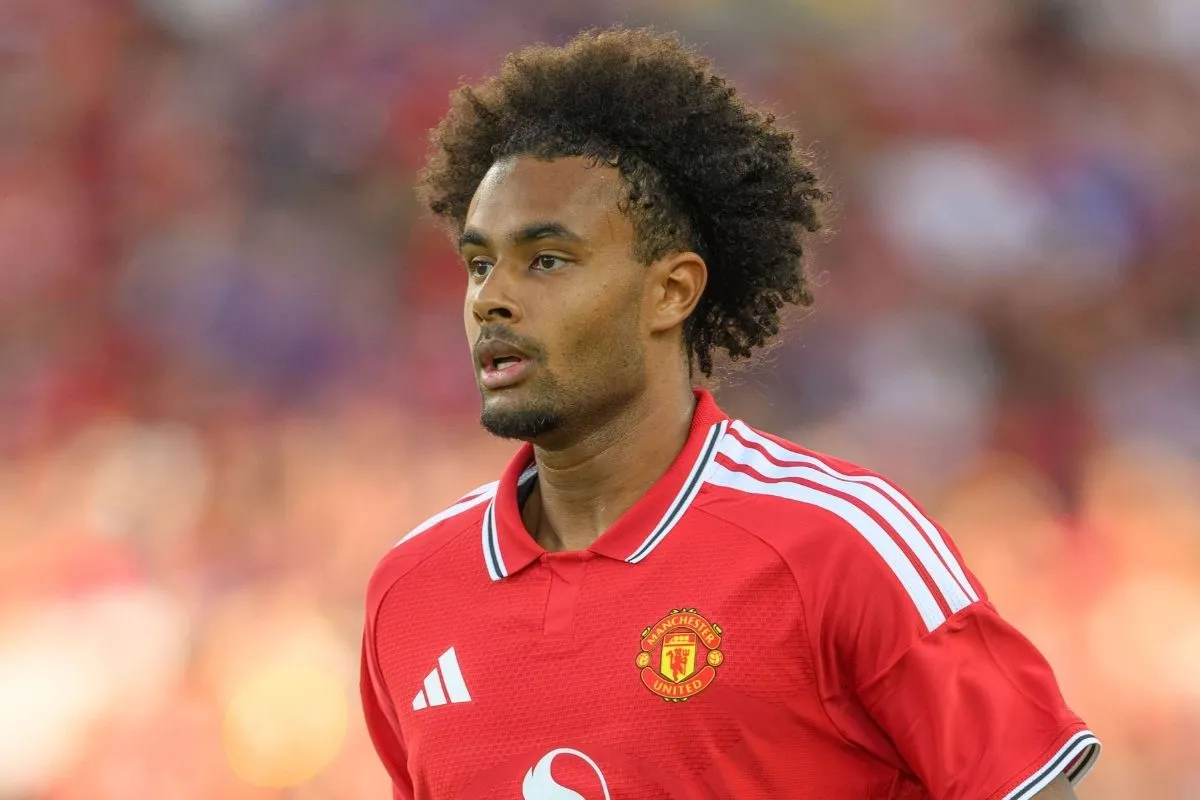 Joshua Zirkzee in action for Man United.