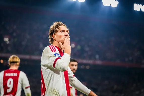 Arsenal transfer news: Gunners eyeing Ajax wonderkid amid Barcelona interest
