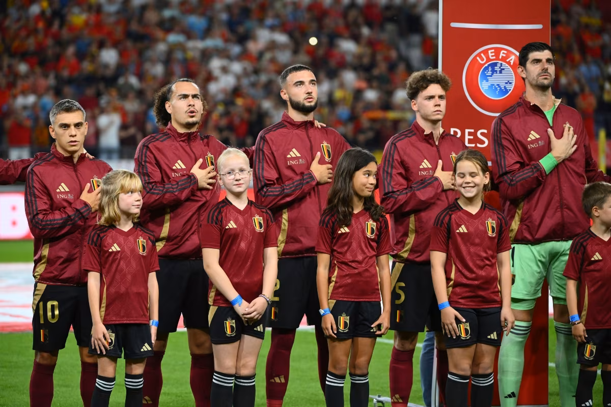 Manchester United transfer news: &pound;35m bid considered for Belgian defender