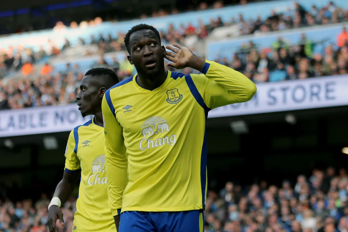 Romelu Lukaku in Everton yellow shirt 