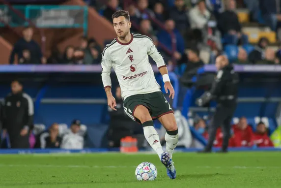 Latest transfer news today: Diogo Dalot linked with Serie A move as Man City eye Chelsea defender