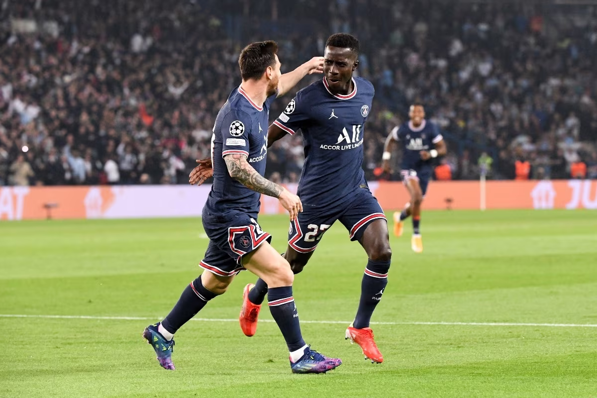 Gueye and Messi