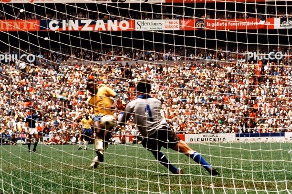 Pele shoots in the World Cup Final
